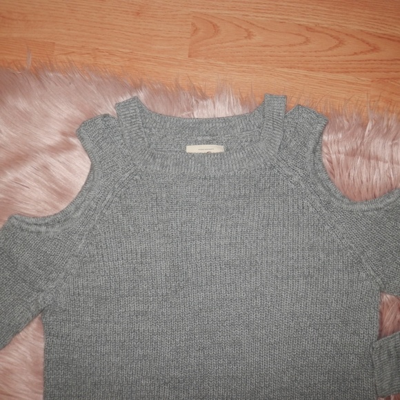 NEW Hollister Juniors Small Open Cold Shoulder Sweater 3207 - Picture 2 of 7